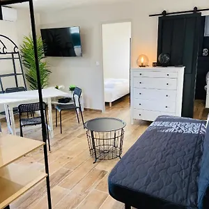 https://la-verne-t2-meuble-proche-mer-500m.fr-provencehotel.com